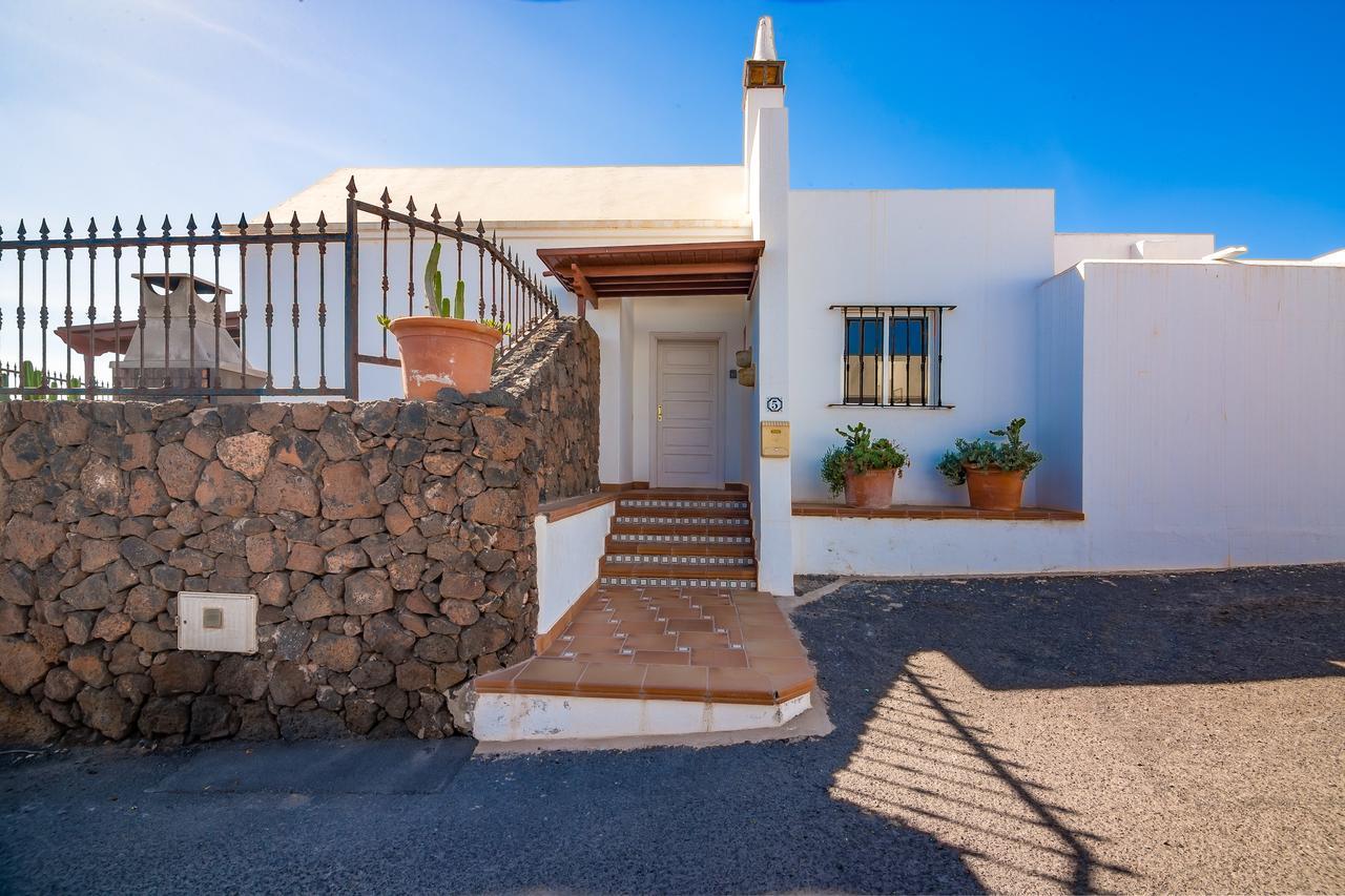 Villa Tías Exterior foto